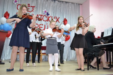 …Отцов в строю сменяют сыновья …Отцов в строю сменяют сыновья