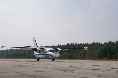 Под крылом самолёта вновь о чём-то поёт зелёное море вуктыльской тайги... Под крылом самолёта вновь о чём-то поёт зелёное море вуктыльской тайги...