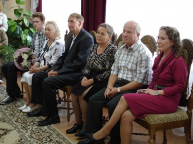 Под звуки вальса Под звуки вальса