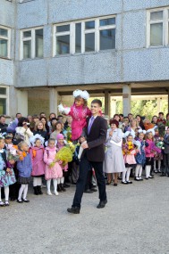 Праздник цветов и белых бантов Праздник цветов и белых бантов