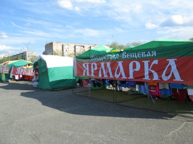 Шумела ярмарка на площади Шумела ярмарка на площади