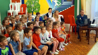 Спички детям не игрушка! Спички детям не игрушка!