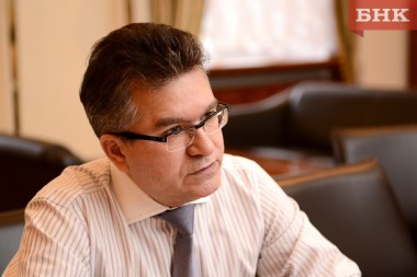 Владимир Тукмаков дал поручение выяснить назначение шлагбаума в Вуктыле Владимир Тукмаков дал поручение выяснить назначение шлагбаума в Вуктыле