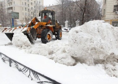 Властям городов и районов указали на обязанность сразу реагировать на сообщения граждан по поводу заваленных снегом дворов и улиц Властям городов и районов указали на обязанность сразу реагировать на сообщения граждан по поводу заваленных снегом дворов и улиц