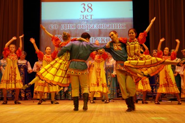 Ярко и торжественно Ярко и торжественно