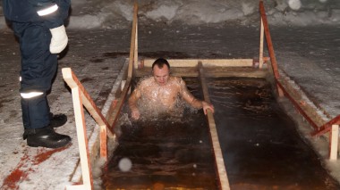 За здоровьем – в прорубь! За здоровьем – в прорубь!