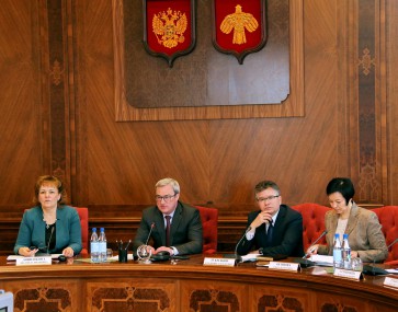Цель, которая поставлена перед Правительством республики, - не снизить уровень зарплаты бюджетников Цель, которая поставлена перед Правительством республики, - не снизить уровень зарплаты бюджетников
