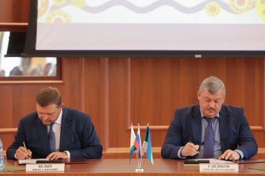 Республика Коми и Кировская область укрепили добрососедские отношения и усилили взаимовыгодное сотрудничество. Республика Коми и Кировская область укрепили добрососедские отношения и усилили взаимовыгодное сотрудничество.