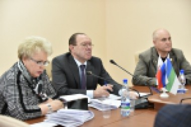 В разговоре о военно-патриотическом воспитании школьников депутаты-единороссы вспомнили Лебедя, Щуку и Рака В разговоре о военно-патриотическом воспитании школьников депутаты-единороссы вспомнили Лебедя, Щуку и Рака