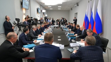 Владимир Путин предложил перераспределить расходы регионов в пользу бизнеса Владимир Путин предложил перераспределить расходы регионов в пользу бизнеса