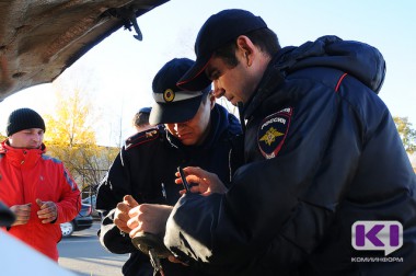 Откройте багажник: в период новогодних праздников сотрудники ГИБДД в Коми будут осматривать автомобили Откройте багажник: в период новогодних праздников сотрудники ГИБДД в Коми будут осматривать автомобили