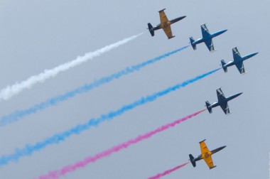 С Днём Победы Республику Коми поздравит пилотажная группа Русь - старейшая авиационная группа высшего пилотажа в России С Днём Победы Республику Коми поздравит пилотажная группа Русь - старейшая авиационная группа высшего пилотажа в России