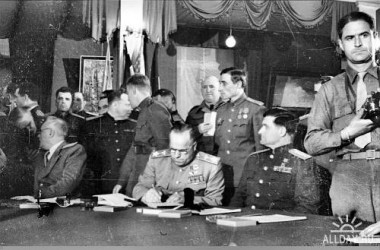 8 мая 1945 года в Берлине был подписан Акт о безоговорочной капитуляции Германии 8 мая 1945 года в Берлине был подписан Акт о безоговорочной капитуляции Германии