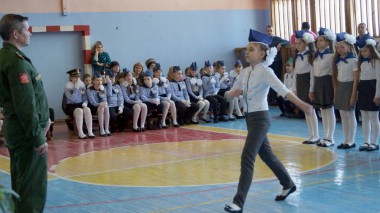 Направо! Налево! Равняйсь! Направо! Налево! Равняйсь!
