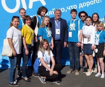 Сергей Гапликов и участники форума Ладога обсудили повестку молодёжной политики Сергей Гапликов и участники форума Ладога обсудили повестку молодёжной политики