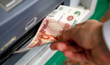 В Вуктыле по горячим следам раскрыли кражу денег, случайно оставленных в лотке банкомата