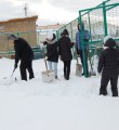 А снег не знал и падал…