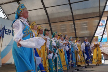 Над Вуктылом звучали песни о России