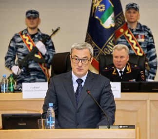Глава Республики Коми Вячеслав Гайзер предложил ввести формат народного контроля на дорогах Глава Республики Коми Вячеслав Гайзер предложил ввести формат народного контроля на дорогах