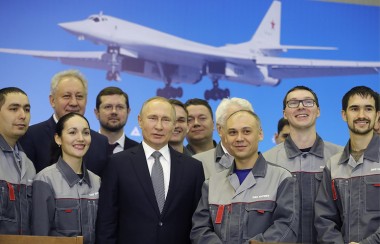 Путин обещал подумать, чтобы заменить службу в армии работой над гособоронзаказом Путин обещал подумать, чтобы заменить службу в армии работой над гособоронзаказом