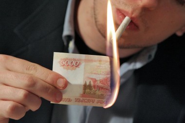 Треть курильщиков меньше дымят из-за подорожания сигарет