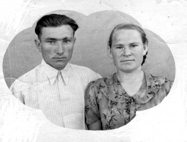 И в холодной землянке тепло от маминых ласковых рук И в холодной землянке тепло от маминых ласковых рук