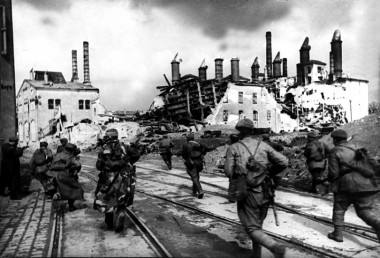 13 апреля 1945 г. советскими войсками освобождена столица Австрии Вена