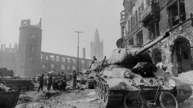 9 апреля 1945 года советскими войсками была взята мощная германская крепость Кёнигсберг