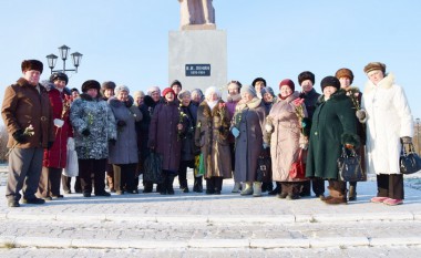 Да, здравствует 7 ноября!